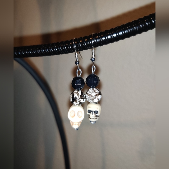 NEW Skull Skeleton Metal Bead Charm Dangle Drop Marble Silver White Emo Rock - Picture 2 of 4